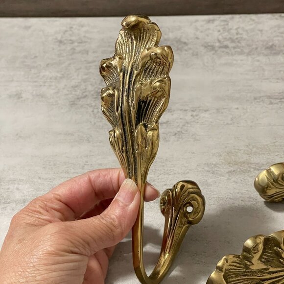 Vintage Two Piece Set Pair Solid Cast Brass Rococo Feather Curtain Tie Backs 10" - Picture 6 of 8